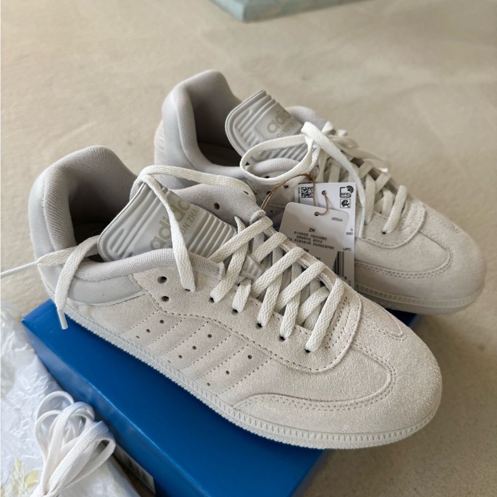 Adidas DingyunZhang Samba
Size M 5.5 / W 6.5
Colour: White Vapour/ Grey one
